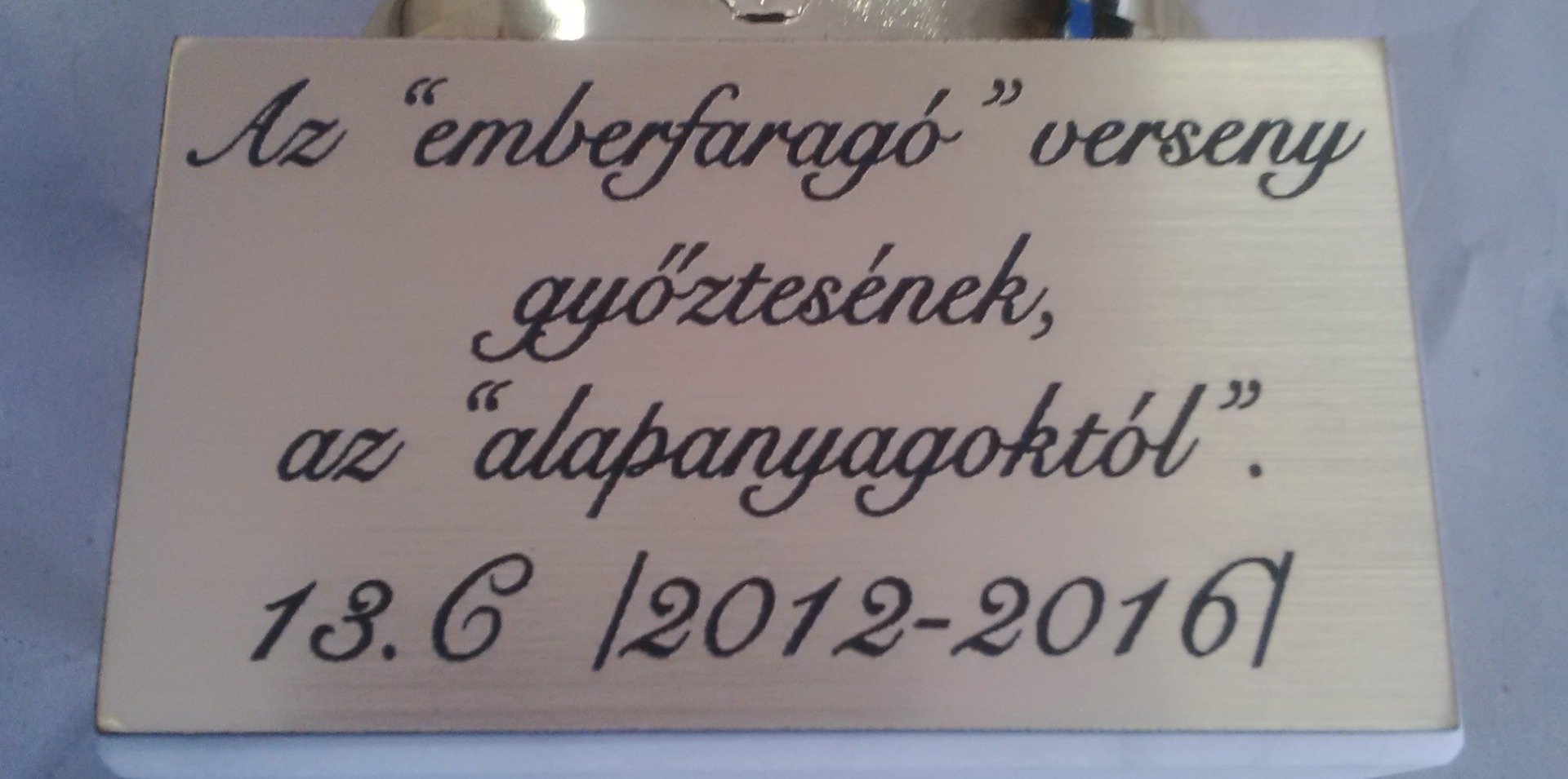 Gravírozott kupatábla