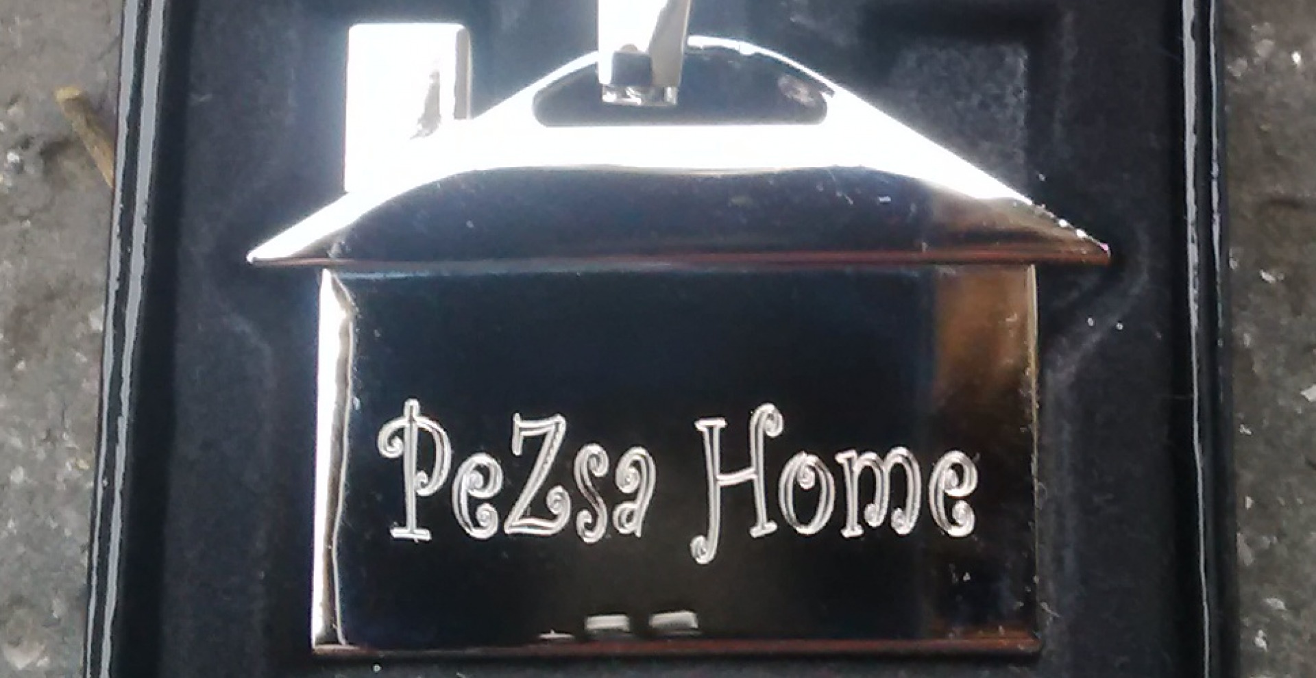 Gravírozott ház kulcstartó