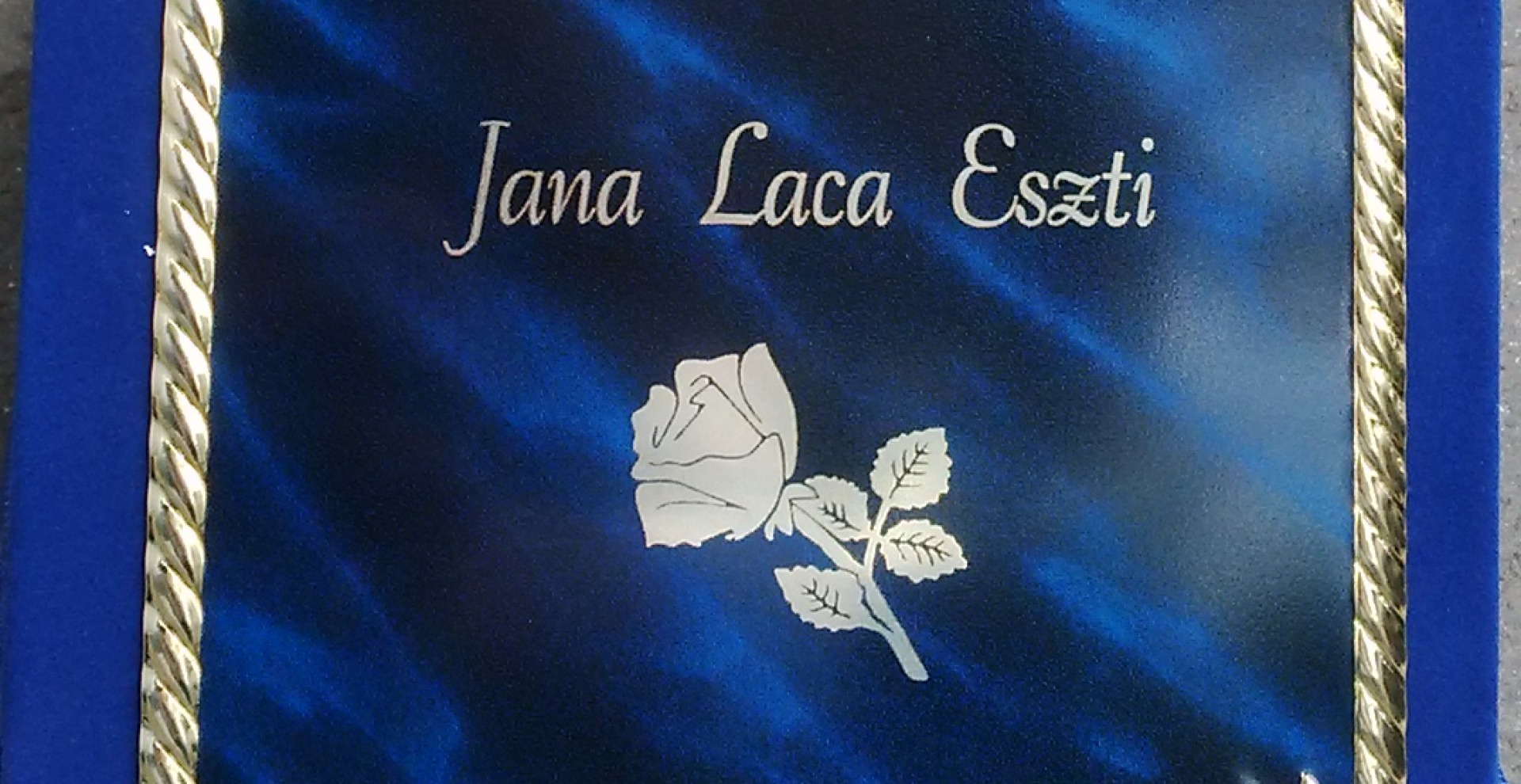 Gravírozott plakett