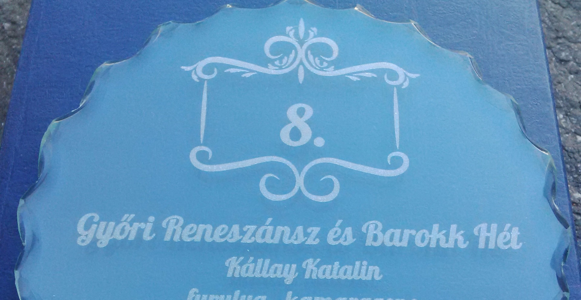 Gravírozott üvegdíj