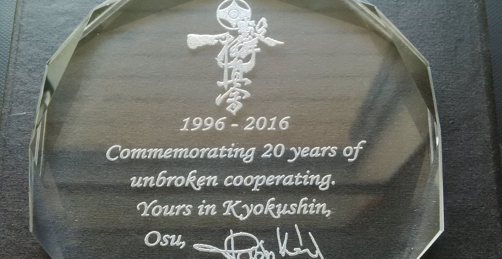 Gravírozott üvegdíj