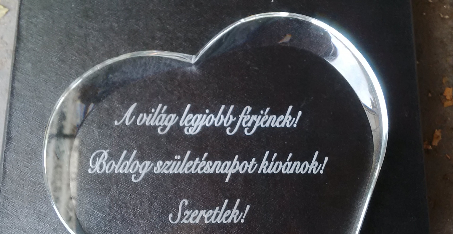 Gravírozott szív üvegdíj