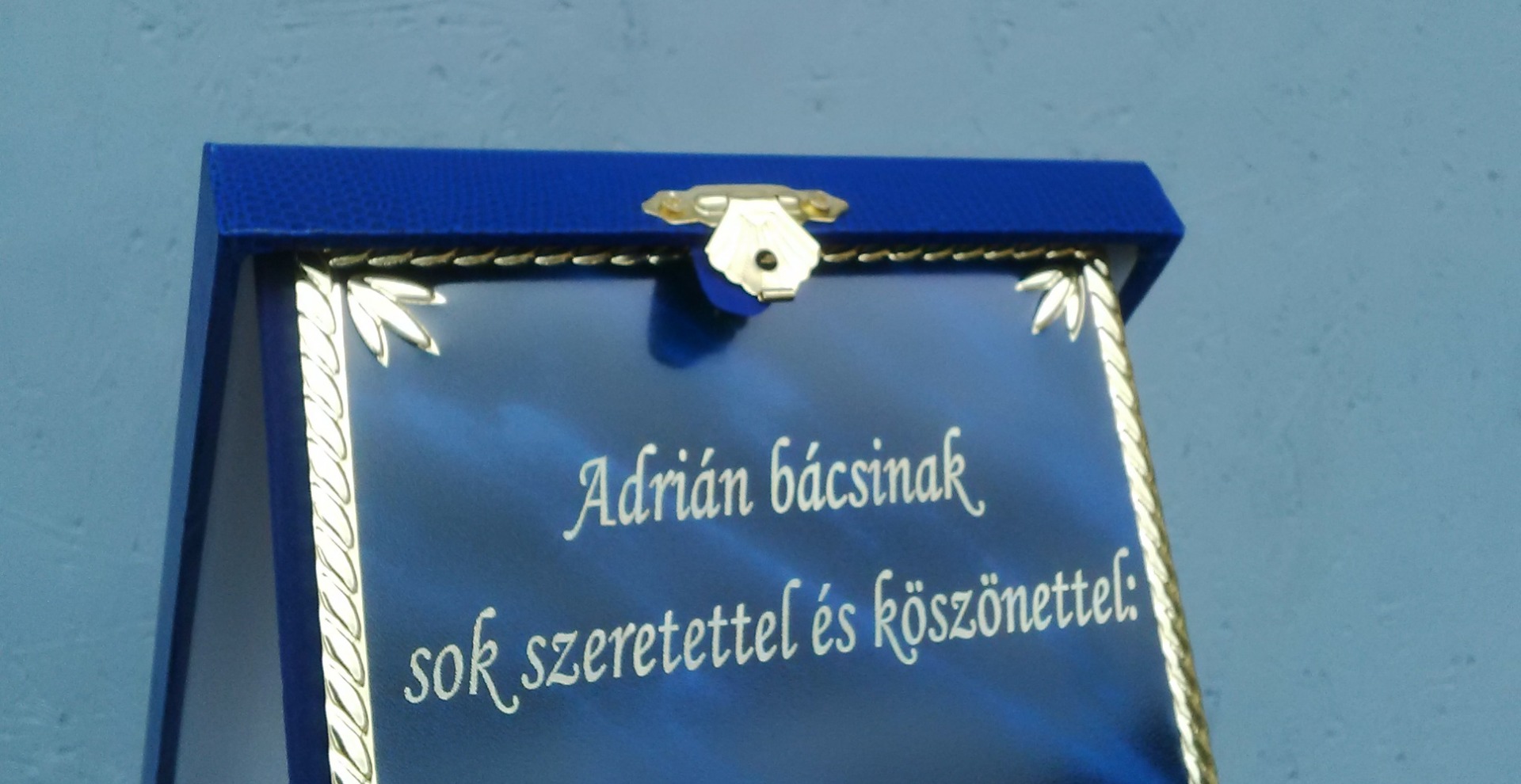 Gravírozott plakett