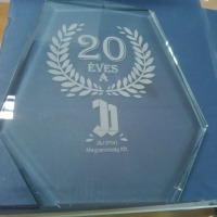 Hatszög üvegdíj 19 cm